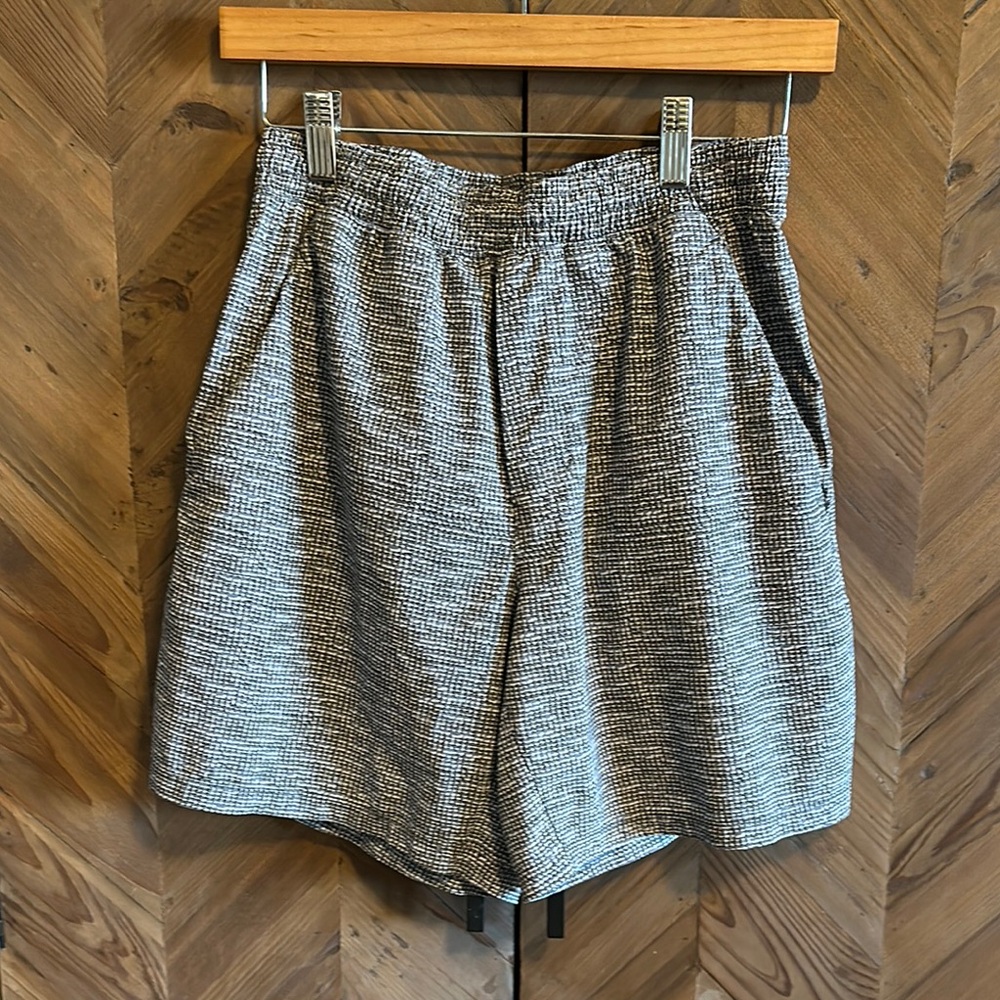 Men’s Lululemon shorts size small 7 inch inseam